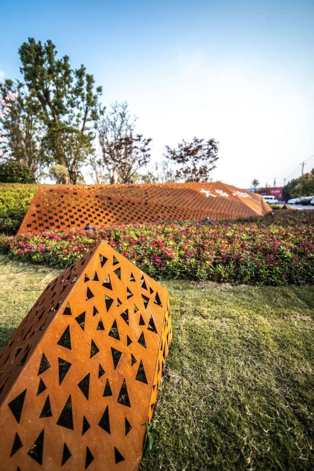 《耐候钢在景观设计中的应用研究》 ,作者许多《耐火耐候钢