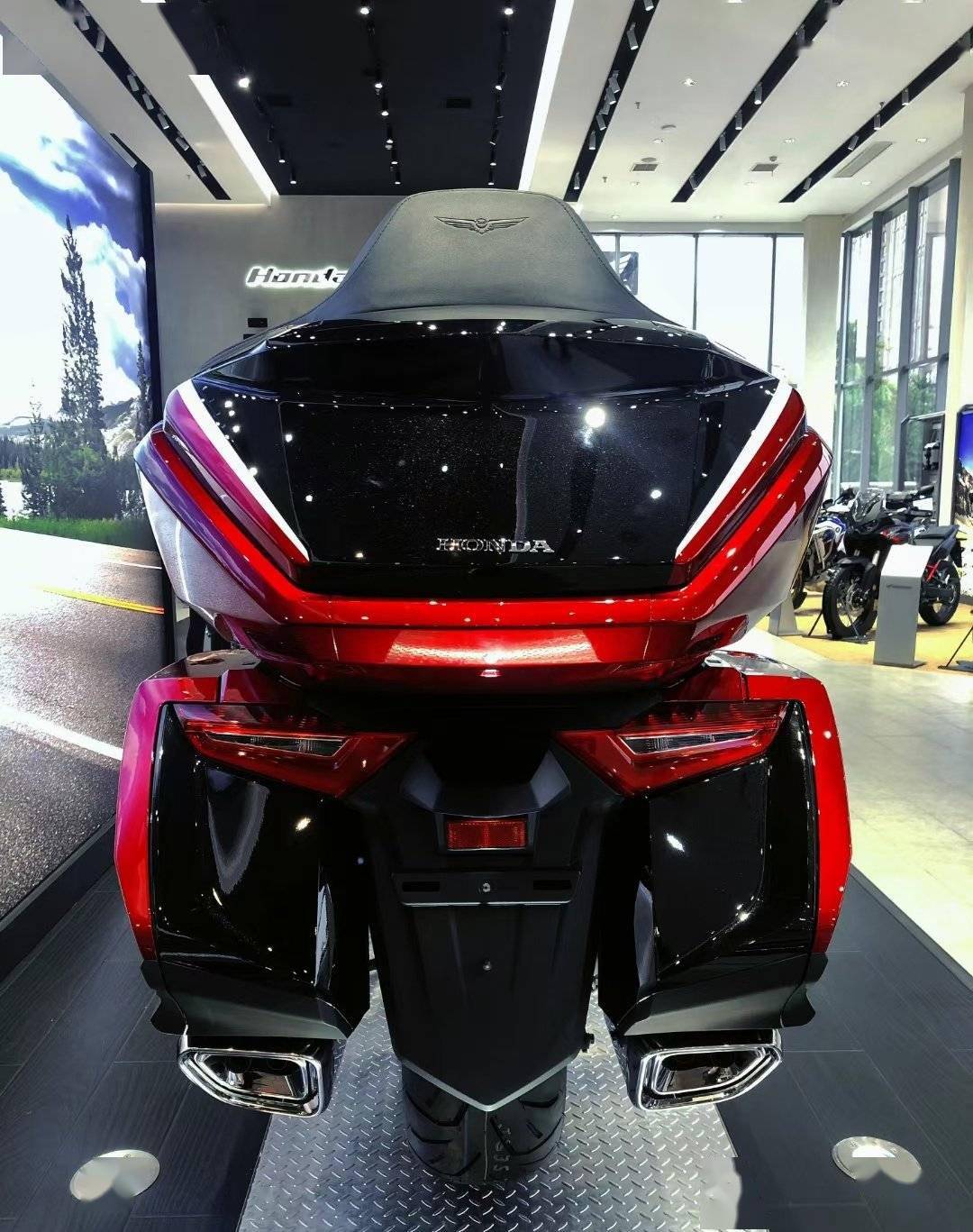 落地超50万honda摩托的旗舰18引擎豪华配置这就是金翼