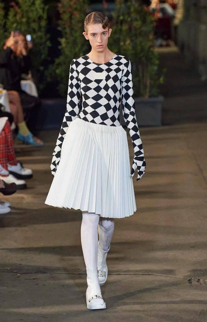 色调 2022春夏女装流行色T台分析