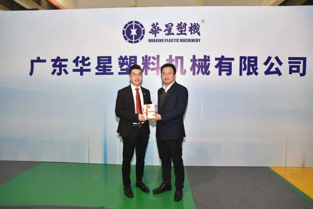 市安委办主任市应急管理局局长邹小龙到古镇送信授书与企业掏心窝讲