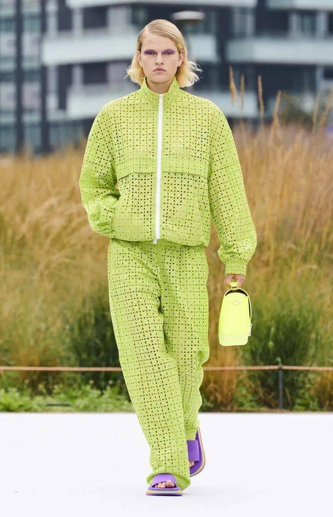 色调 2022春夏女装流行色T台分析