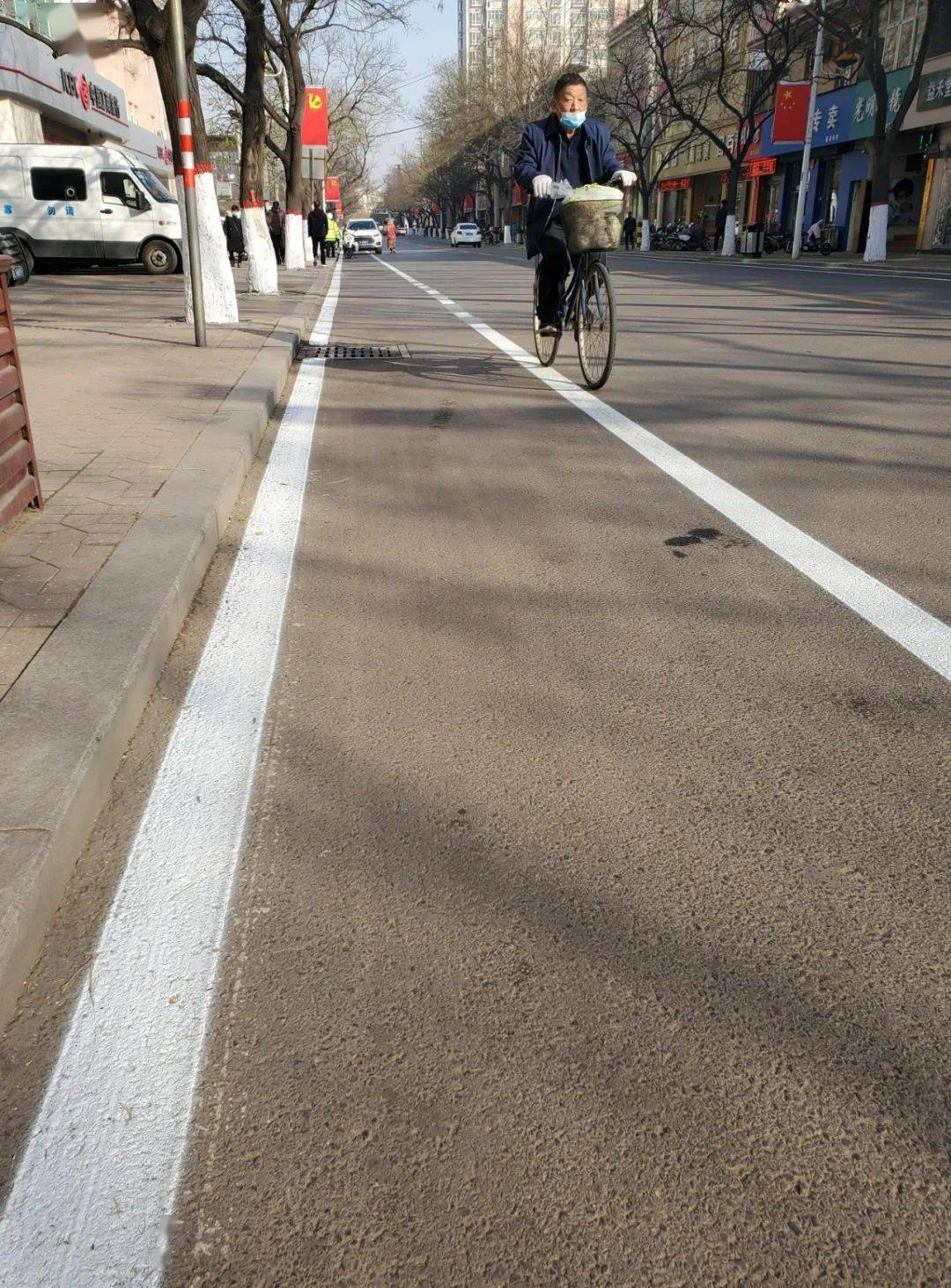 话题新建路上画的白实线是干什么用的