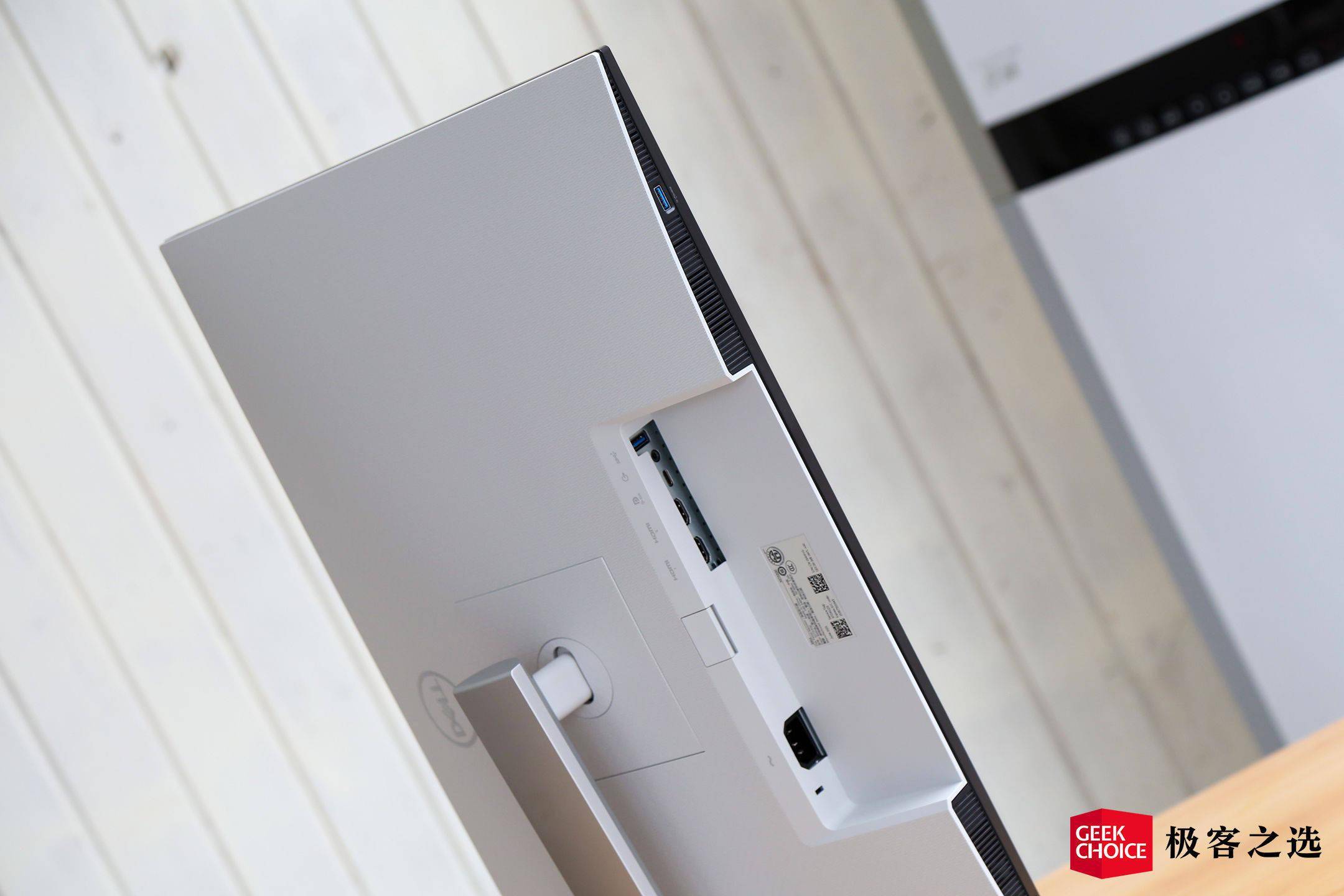 戴尔 S2722QC 体验： 这款 27 英寸 4K 显示器，或许是第二工位的理想选择