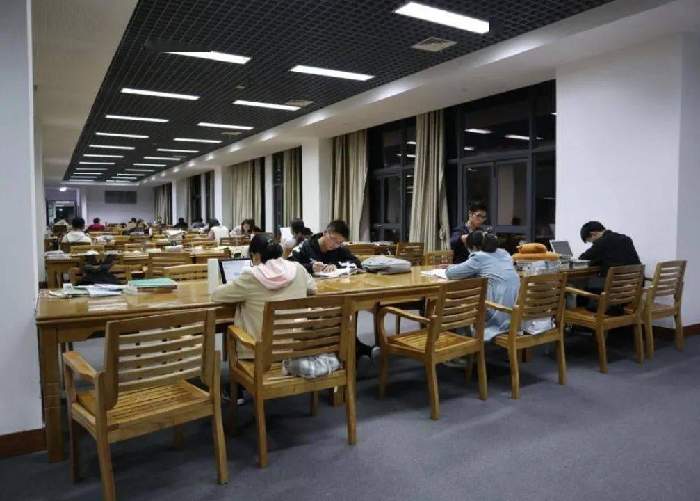 考研人的图书馆时光_备考