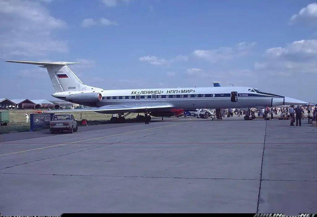 法国的泰雷兹集团也曾用过猎鹰20,福克100等改装成雷达试验机,瑞典的