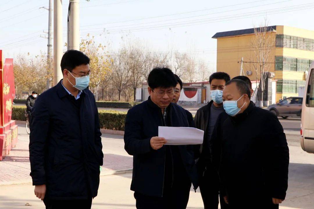 交叉口居然之家外立面施工,平安路与东关街交叉口焦家庄村口游园建设