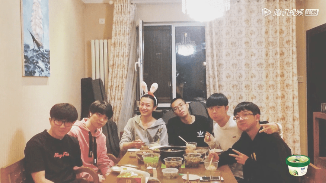 因为|她红了，捧她的糊了