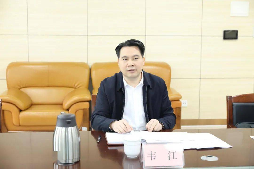 韦江与自治区住房城乡建设厅客人座谈_叶云