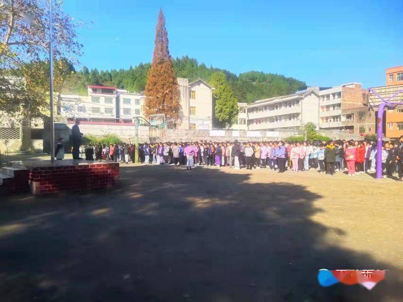 隆回县西洋江镇苏河中学开展消防安全疏散演练活动