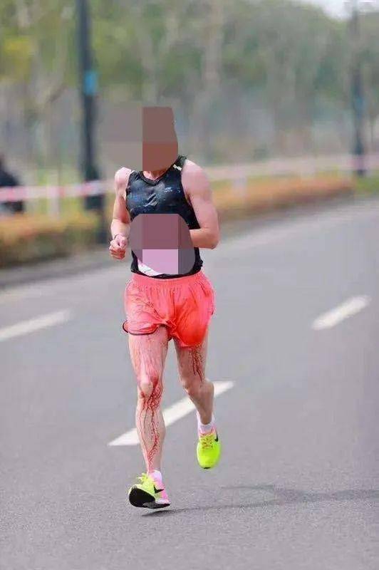 马拉松对男人奶头的一场酷刑