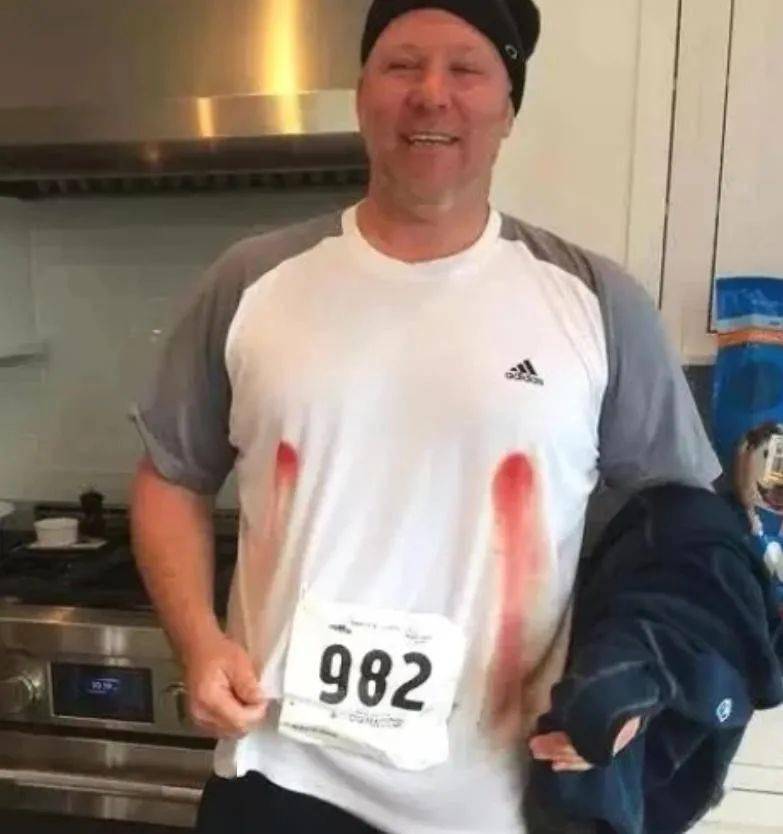 马拉松对男人奶头的一场酷刑