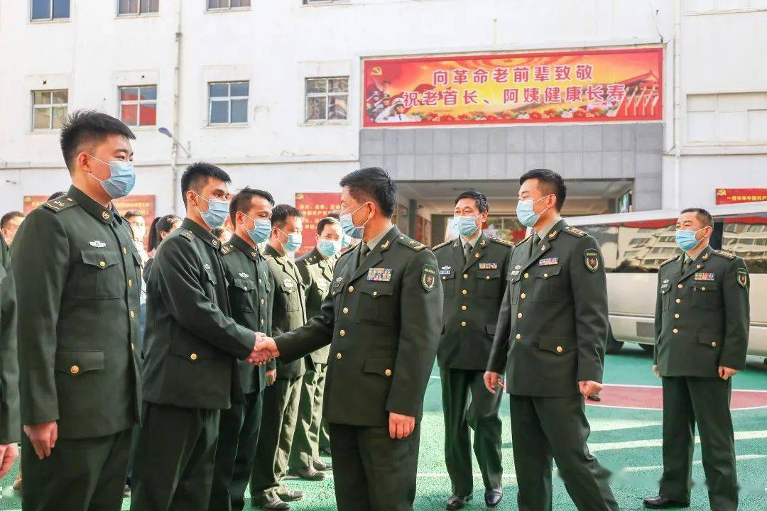 河南省军区少将政委徐元鸿到郑州警备区检查调研老干部工作