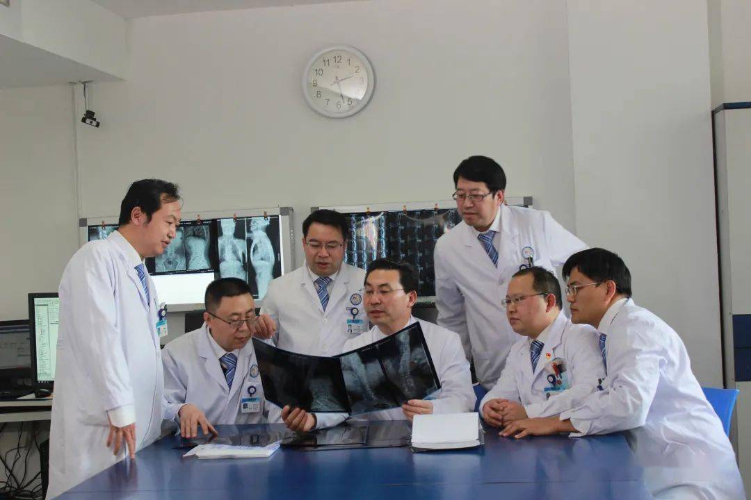 首例|【“百年百事 百年百医”风采展】“医”心向党 初心为民 ——徐州市中心医院：在高质量发展“赛道”上持续加速