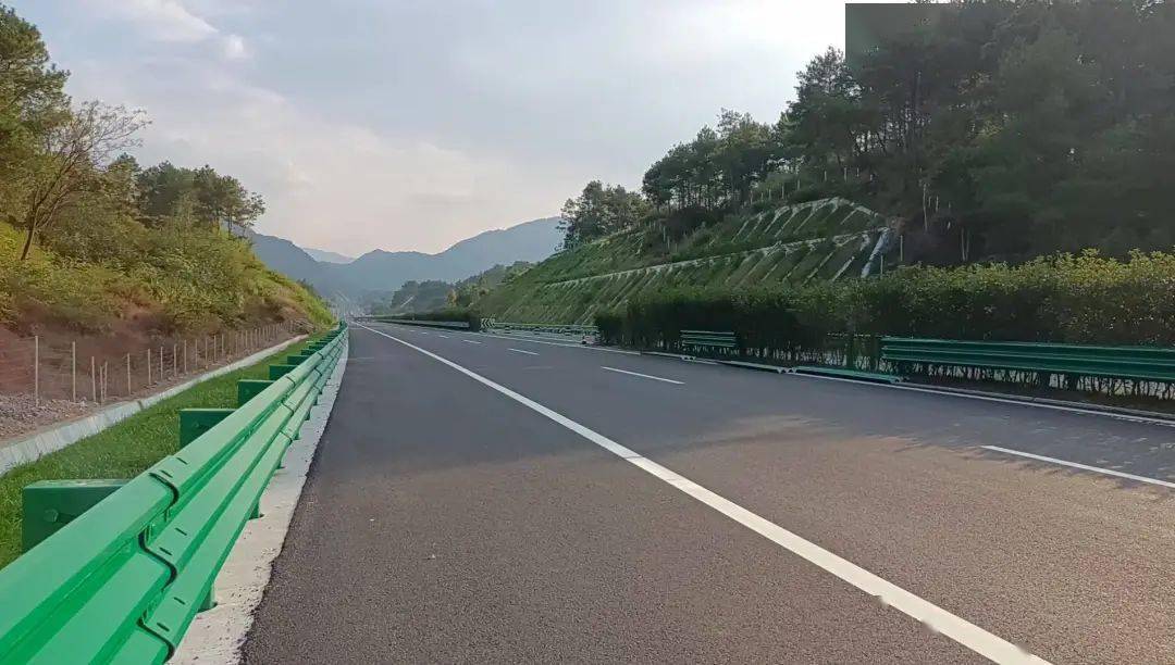 芜黄高速通过交工验收