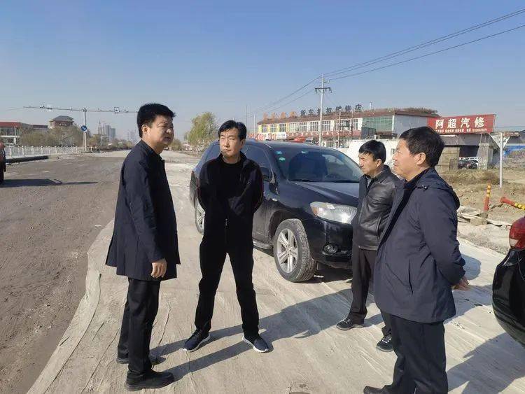 副区长董红坤实地调研高速收费站车道扩容保畅和107国道
