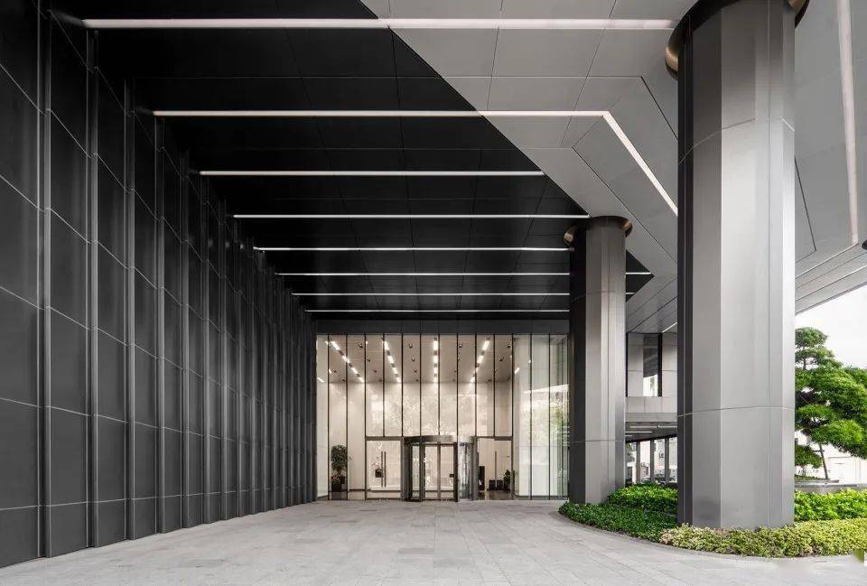 建斐设计上海宝华商业广场历史旧区内的新型商业空间