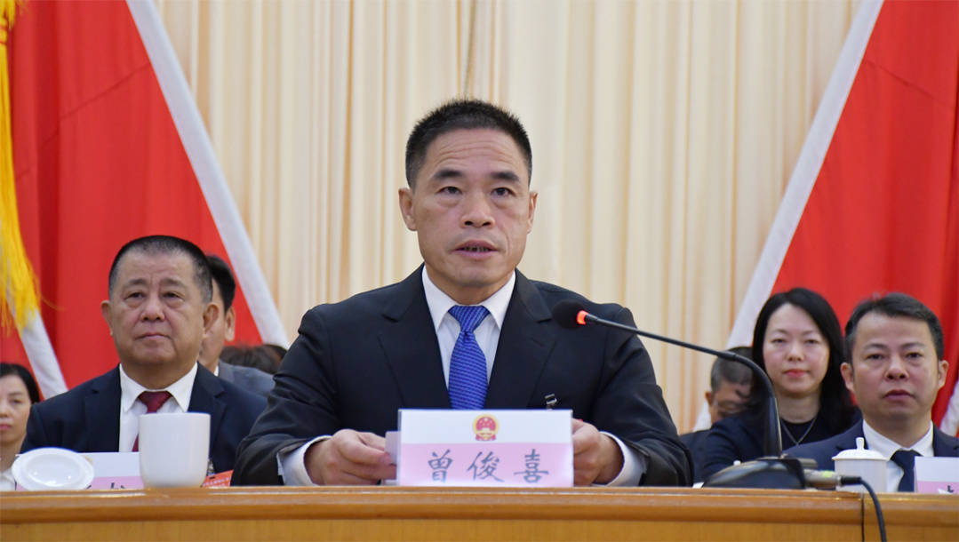 曾俊喜强调,各级人大组织和人大代表要把思想凝聚到促发展上来,把精力