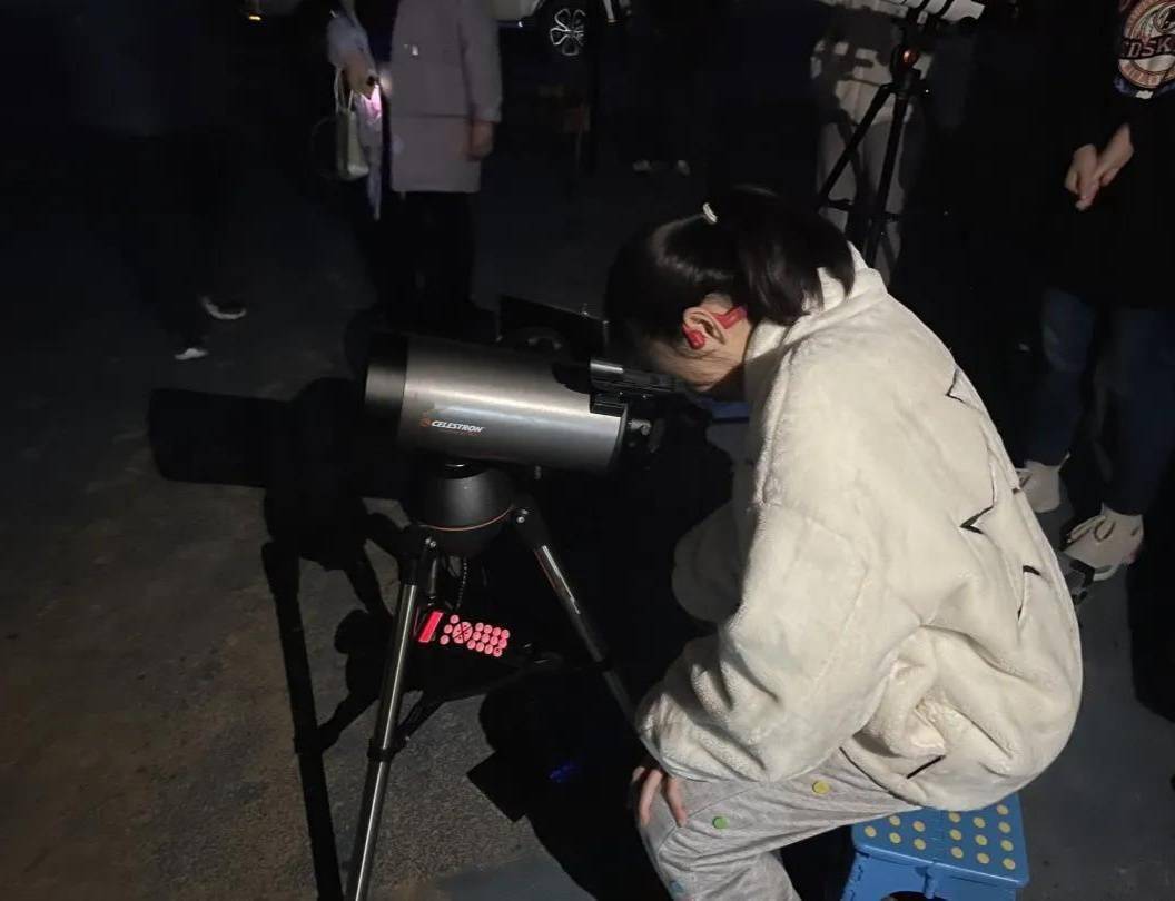 西南大学附中开展天文观测活动 带领学生追星星