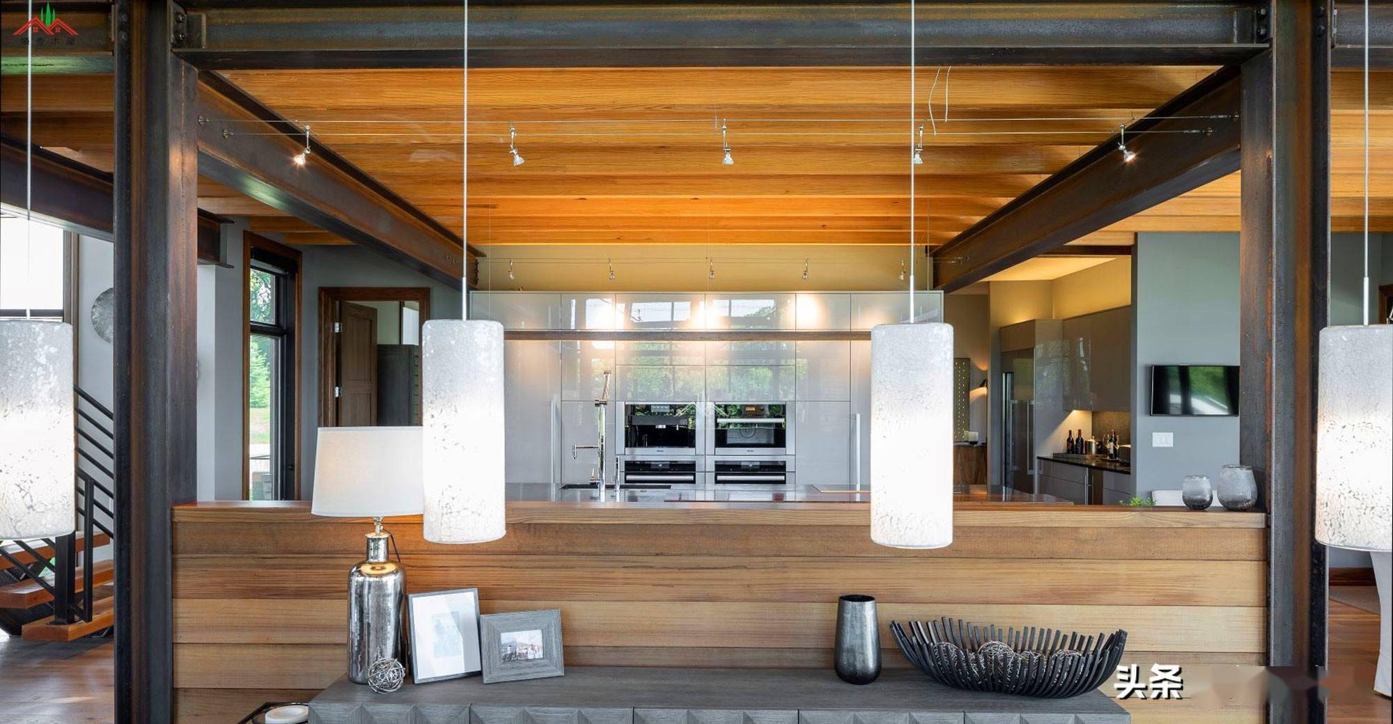 你喜欢的现代风格木屋一定是有这样的特点,单屋面室内装修够现代