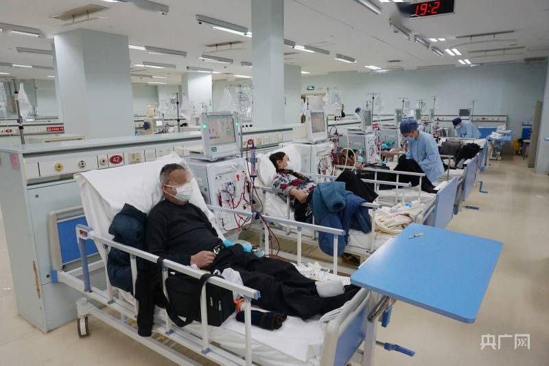 岳阳医院|守望相助，岳阳医院承接新华医院61名患者的血透治疗