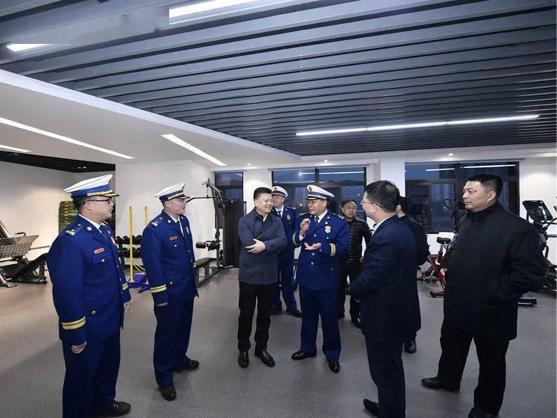 青羊区两个政府专职消防队同时投入执勤备战_仪式_救援_喻平文