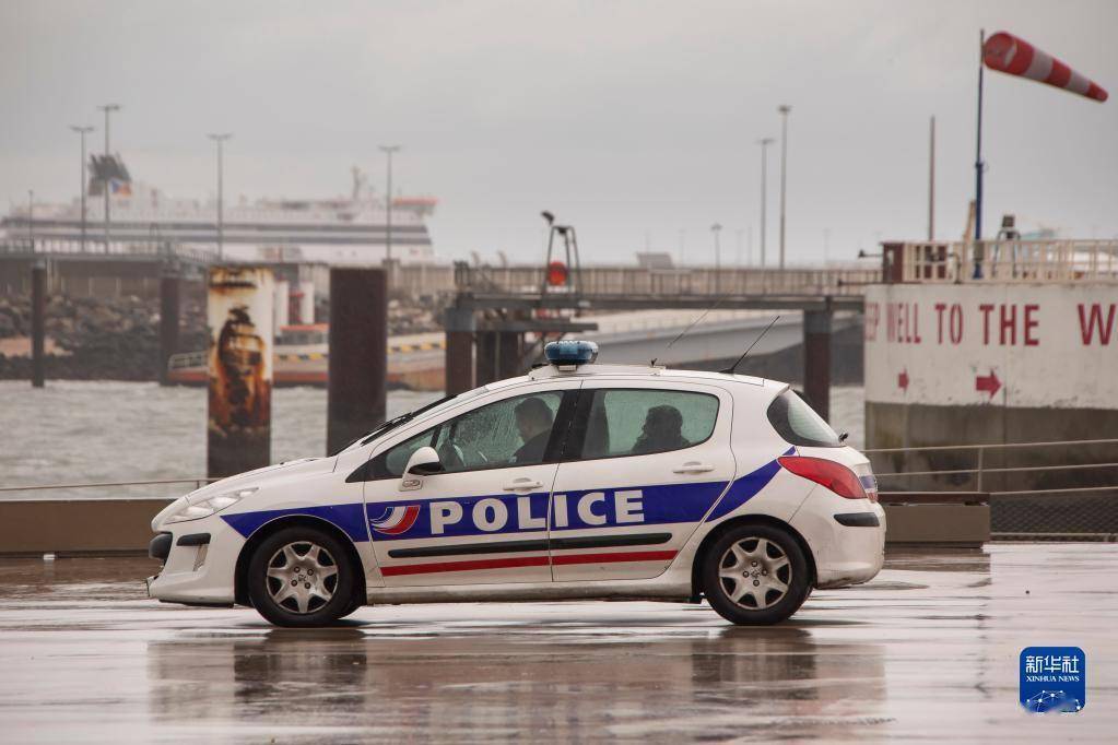 英法相互推诿 难民问题难解