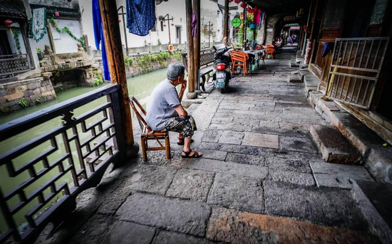 新市,江南七大古镇之一,到处是浓厚生活气息和深宅老巷中的故事