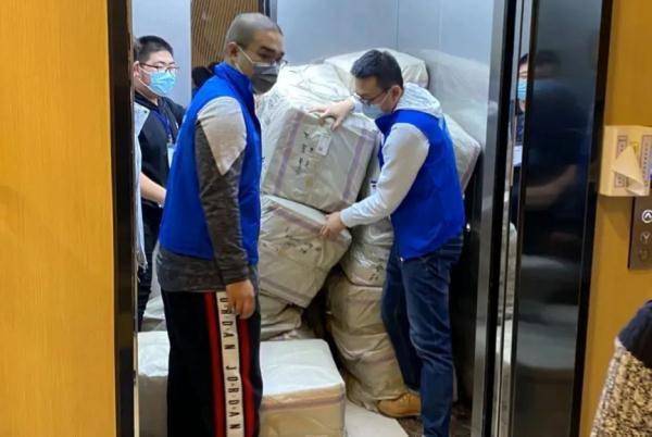 复旦江湾校区的日与夜：封闭管理井然有序，线上线下温暖互助