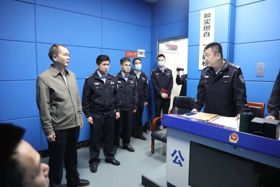 11月24日20时至25日8时 行动中,揭阳市公安局党委副书记,副局长黄志雄