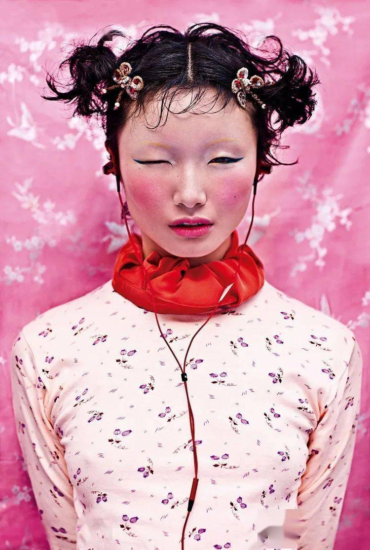 反观她个人的作品或者是面向西方的作品你就能看出陈漫的双面性而引起