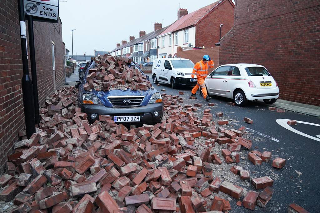 英國多地遭暴風雪侵襲，1人死亡，英格蘭北部超5萬戶家庭斷電 國際 第1張