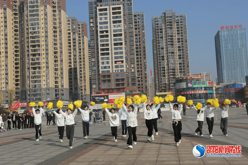 武冈市蓝深学校举行大型手语操表演