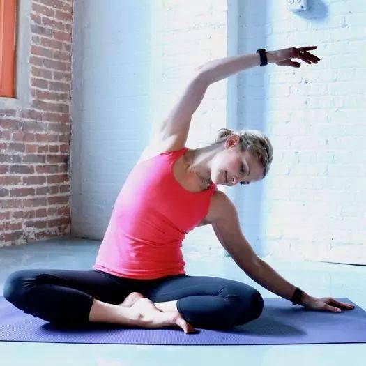 这一套肩颈拉伸瑜伽动作 ,治疗肩颈僵硬,颈椎痛!