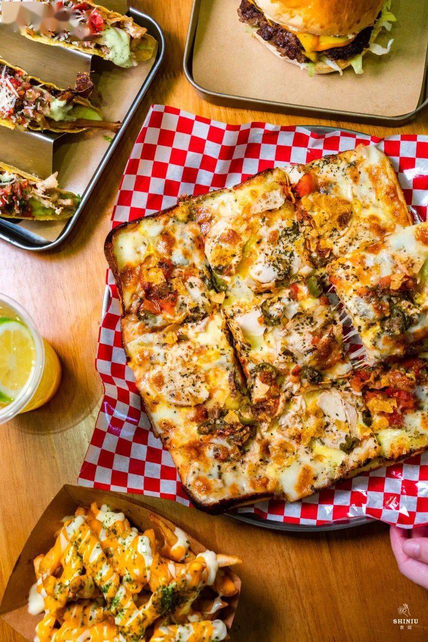 披萨店,就4张桌"1「 不正经的美式餐厅,就4张桌 」「 方形底特律pizza