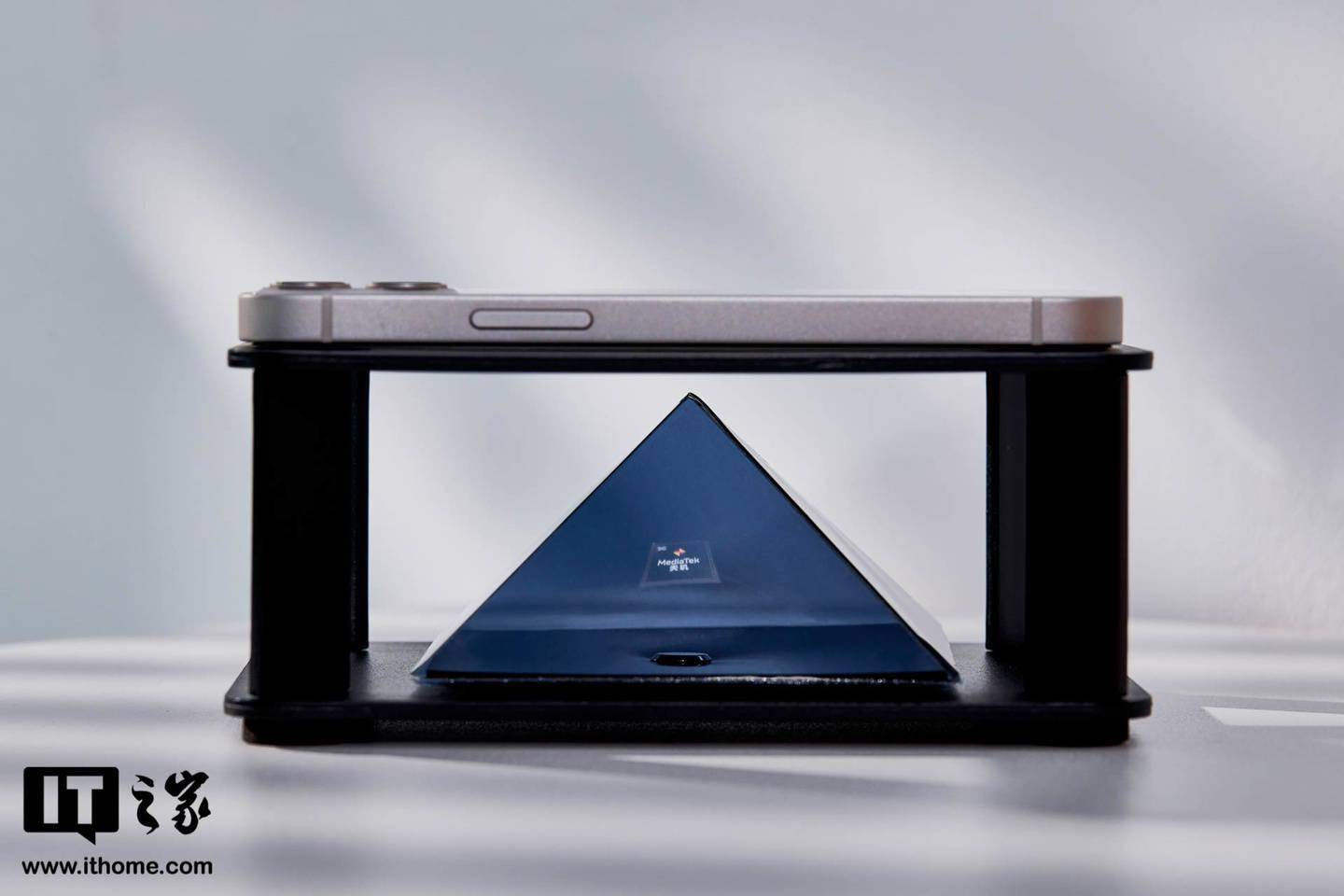 联发科天玑旗舰战略暨新平台发布会邀请函抵达 IT之家