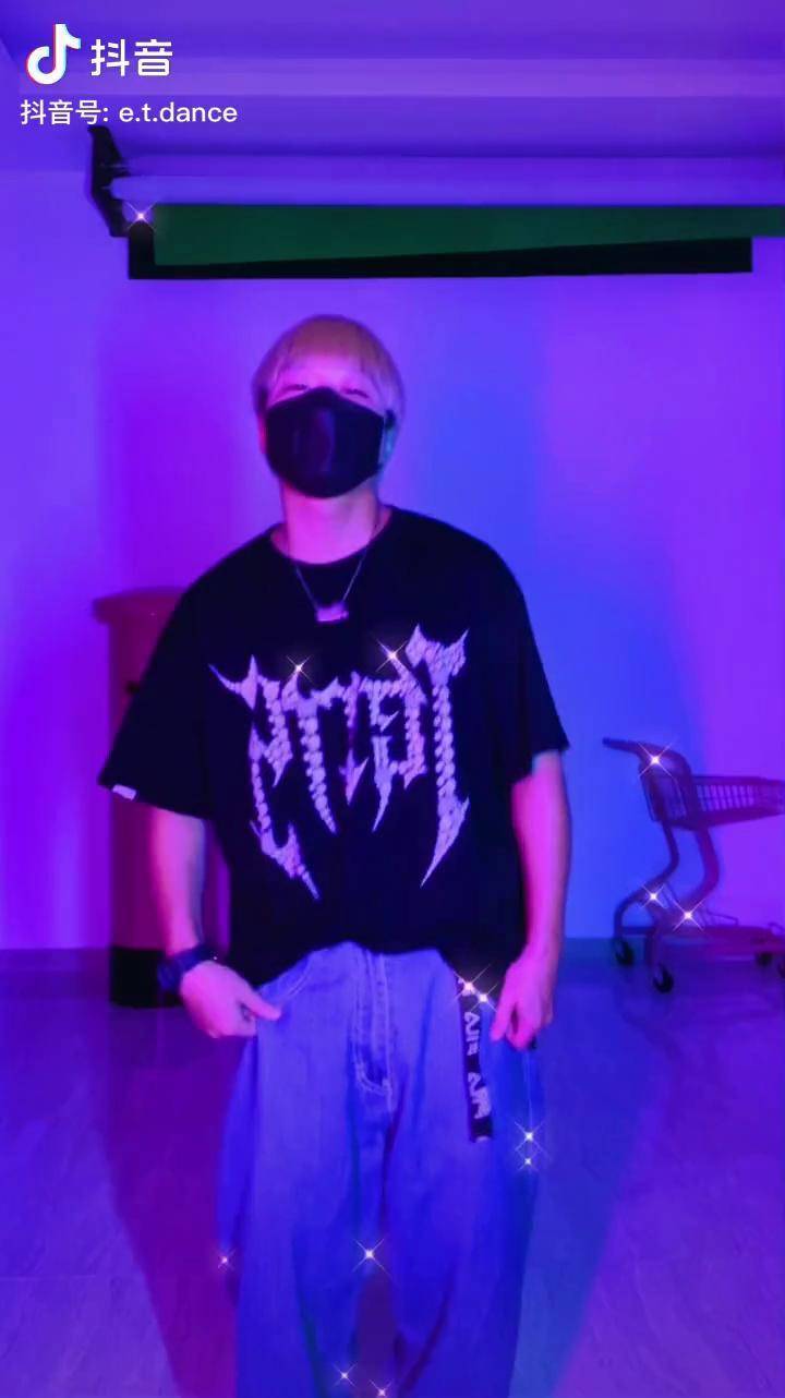 erintay这位辣妹的歌太好听啦抖音看见音乐et外星人街舞fypforyou