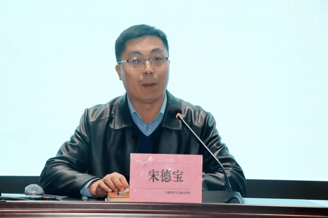 咸阳彩虹中学召开2021-2022学年第一学期德育工作期中总结会_班级