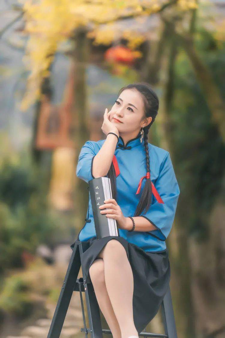 《棚拍人像》作者:关中刀客61西安↑《秋的印记》作者:枫叶红(董涛)