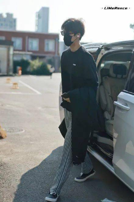 西裤 不论多冷,一进屋就恢复辣妹风