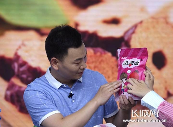 85后"小吴"县长直播带货 赞皇特色产品很"香"_吴县_长城_核桃