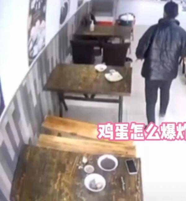 进行|男子早餐店吃鸡蛋，鸡蛋突然爆炸！网友：是鸡蛋还是炸弹