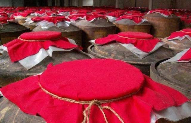 对比|82年茅台和82年拉菲,你会选哪个?