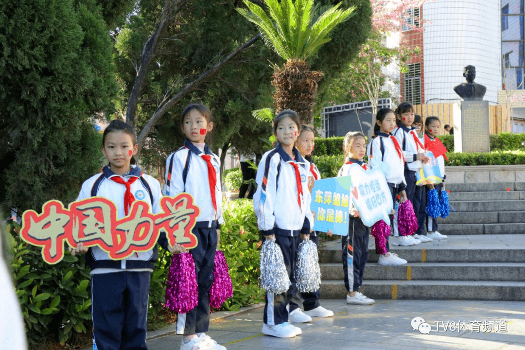 黄东萍走进母校南安市国专中心小学弘精神,授球技