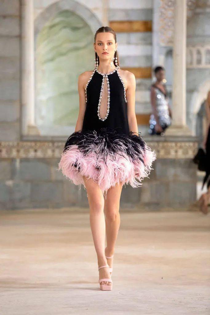 秀场【秀场】2022 春夏成衣系列 – GEORGES HOBEIKA