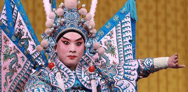 古代武将背后的护背旗到底有啥用?为什么武将上阵总要背着它_戏曲_旗子_的作用