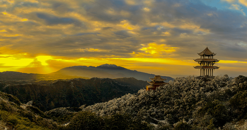 5a级景区南宁青秀山风光大草坪