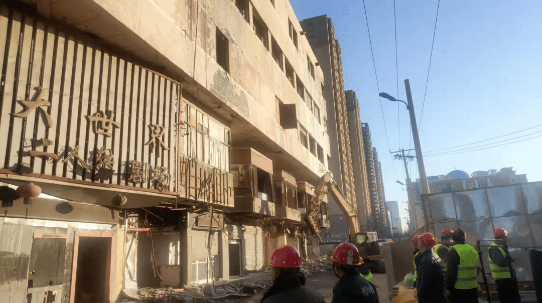 focus on us  大事小情.就爱辽宁 沈阳北行轻工大厅 拆除施工现场.