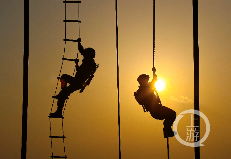 斗志昂扬!直击武警官兵冬季练兵现场