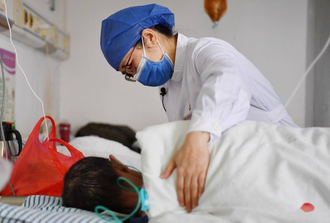 南丁格尔|【光明图刊】与“艾”同行 用爱相随