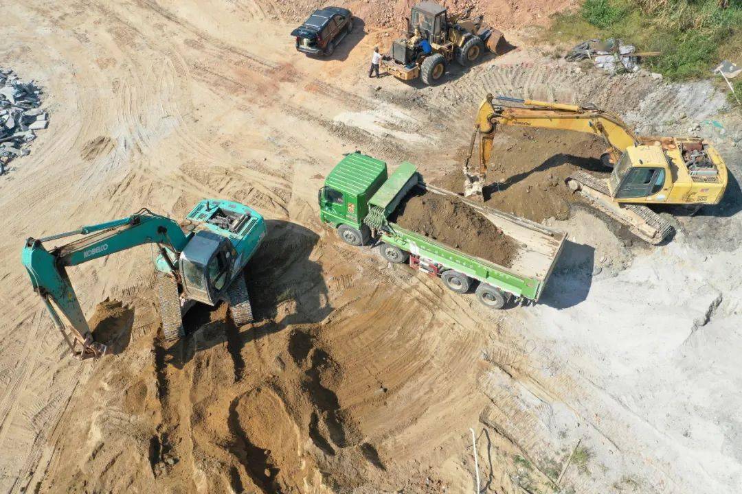 园洲镇开展打击非法采砂,经营河砂及非法设立堆砂场,洗砂场专项行动